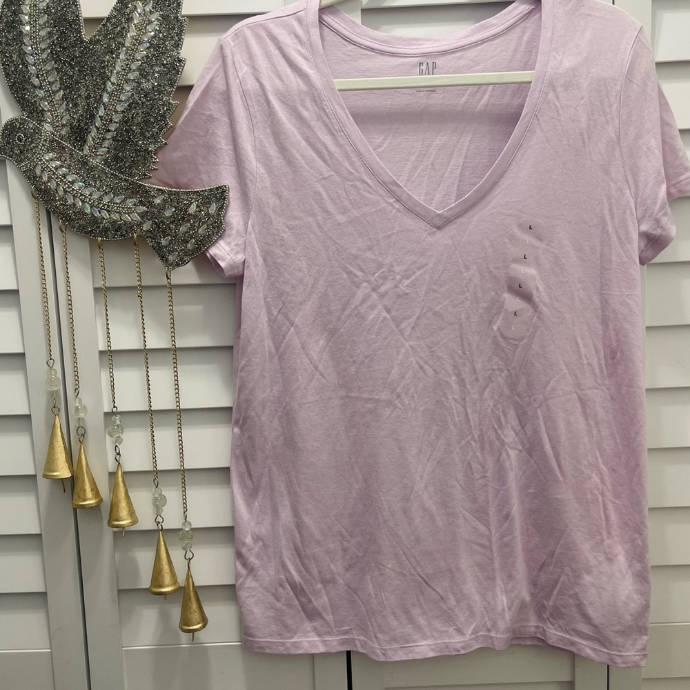 🌟 3 for 25 GAP Light Pink  V-Neck Short Sleeve Tee